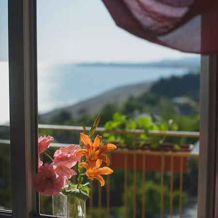 Guest House Arlen Gantiadi Dış mekan fotoğraf
